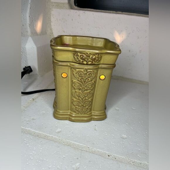Scentsy Trellis Full Size Wax Warmer Tuscan Golden Tan Brown Beige Floral Greek - Picture 2 of 7